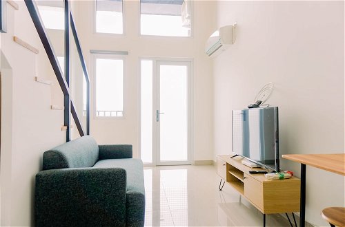 Foto 8 - Modern And Cozy Studio Loft Apartment At Kingland Avenue