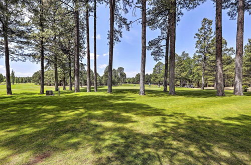 Foto 29 - Beautiful Pinetop Gem w/ Fire Pit, Deck & Grill