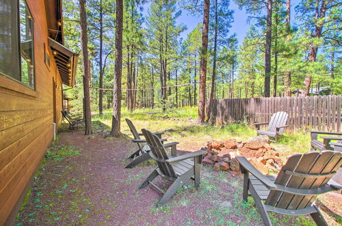 Foto 10 - Beautiful Pinetop Gem w/ Fire Pit, Deck & Grill