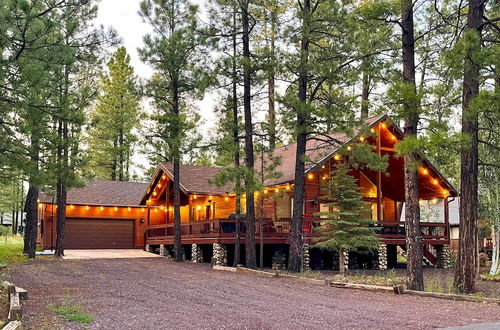 Foto 26 - Beautiful Pinetop Gem w/ Fire Pit, Deck & Grill