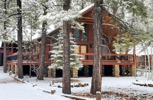 Foto 22 - Beautiful Pinetop Gem w/ Fire Pit, Deck & Grill