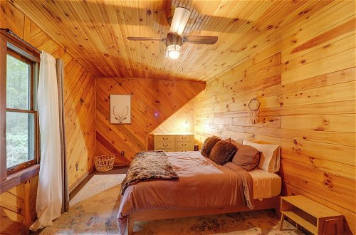 Foto 11 - Gorgeous Log Cabin w/ 2 Decks + Fireplaces
