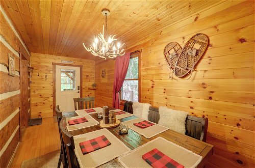 Foto 4 - Gorgeous Log Cabin w/ 2 Decks + Fireplaces