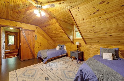 Foto 20 - Gorgeous Log Cabin w/ 2 Decks + Fireplaces