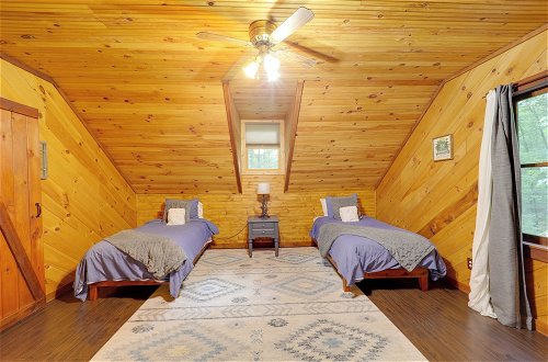 Foto 3 - Gorgeous Log Cabin w/ 2 Decks + Fireplaces