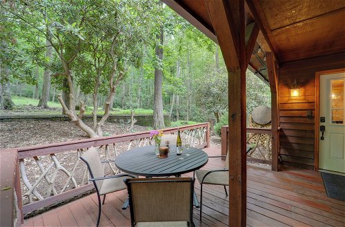 Foto 33 - Gorgeous Log Cabin w/ 2 Decks + Fireplaces