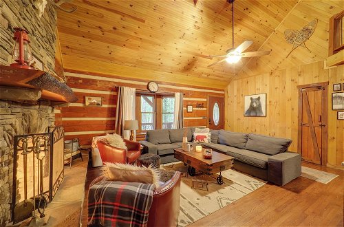 Foto 25 - Gorgeous Log Cabin w/ 2 Decks + Fireplaces
