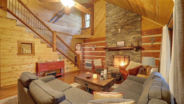 Foto 1 - Gorgeous Log Cabin w/ 2 Decks + Fireplaces