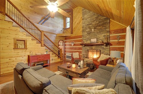Foto 1 - Gorgeous Log Cabin w/ 2 Decks + Fireplaces