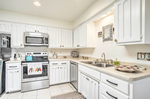 Photo 12 - Albuquerque Townhome w/ Patio & Mountain Views