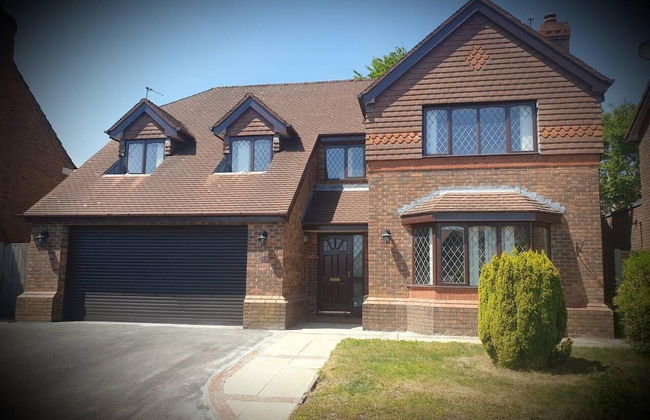 Lovely 4-bed , 3 Bath Villa in Bolton, Manchester - Foto 1