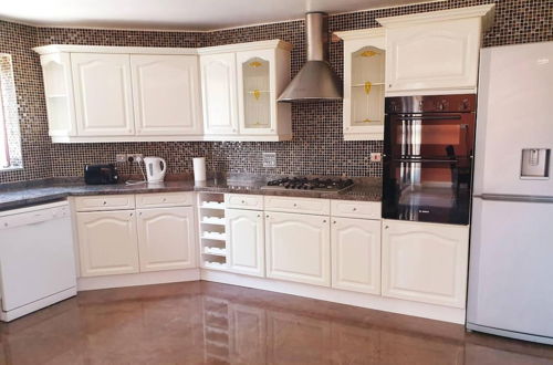 Photo 11 - Lovely 4-bed , 3 Bath Villa in Bolton, Manchester