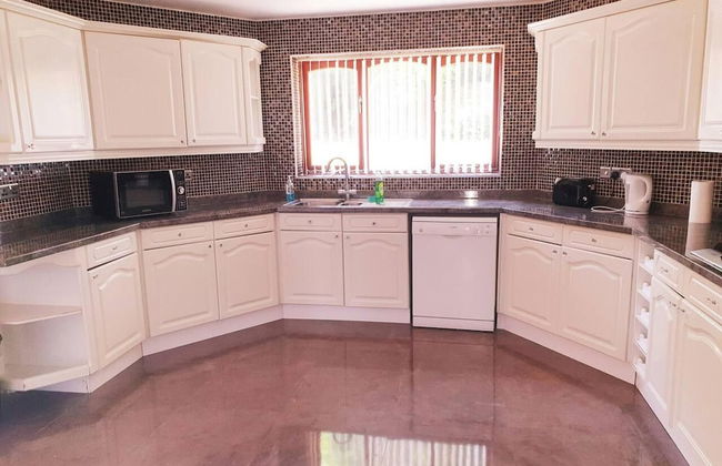 Lovely 4-bed , 3 Bath Villa in Bolton, Manchester - Foto 13