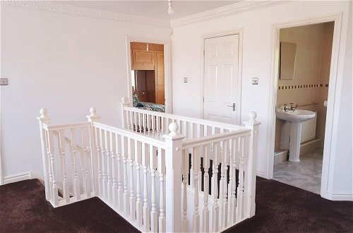 Photo 26 - Lovely 4-bed , 3 Bath Villa in Bolton, Manchester