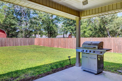 Foto 27 - Charming Navarre Vacation Home w/ Fire Pit