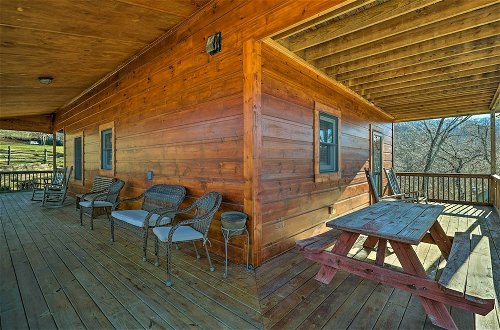 Foto 18 - Sparta Cabin w/ Panoramic View, Wood Interior