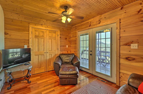 Foto 32 - Sparta Cabin w/ Panoramic View, Wood Interior