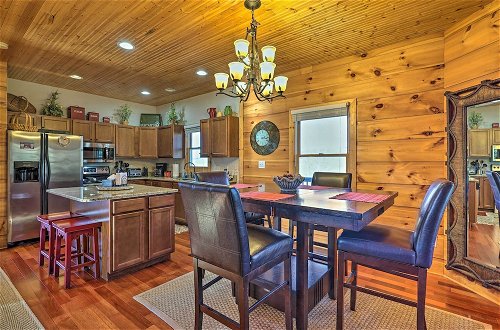 Foto 10 - Sparta Cabin w/ Panoramic View, Wood Interior