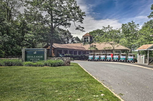 Photo 9 - Wintergreen Resort Retreat w/ Hot Tub