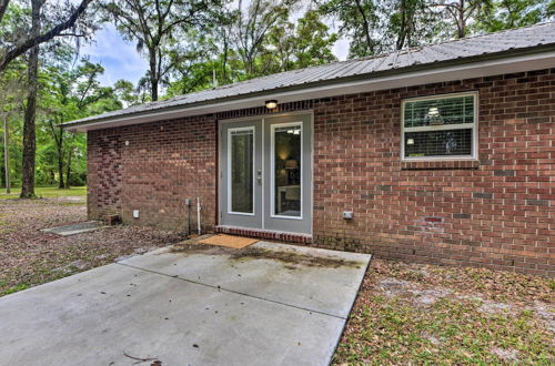 Foto 23 - Serene Live Oak Home w/ Fire Pit by River + Sosmp