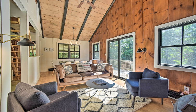 Foto 1 - Sleek Cabin w/ Deck, 8 Miles to Mount Snow & Hikes