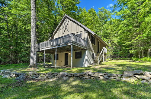 Foto 16 - Sleek Cabin w/ Deck, 8 Miles to Mount Snow & Hikes