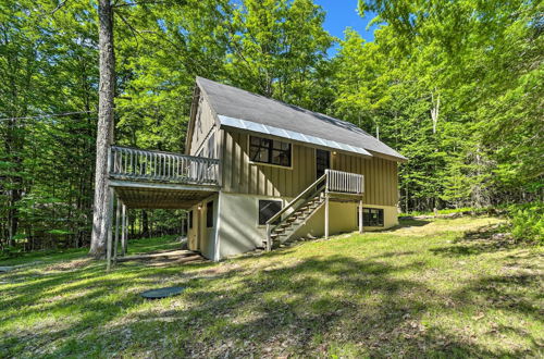 Foto 34 - Sleek Cabin w/ Deck, 8 Miles to Mount Snow & Hikes