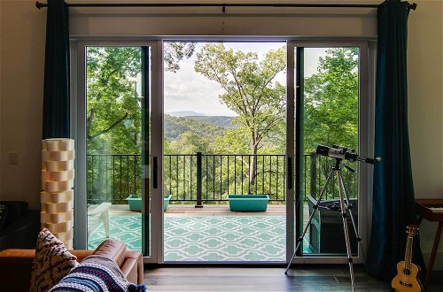 Photo 33 - Modern Fairview Retreat: Spacious Deck + Mtn View