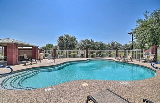 Foto 3 - Glendale Home w/ Putting Green & Pool Access