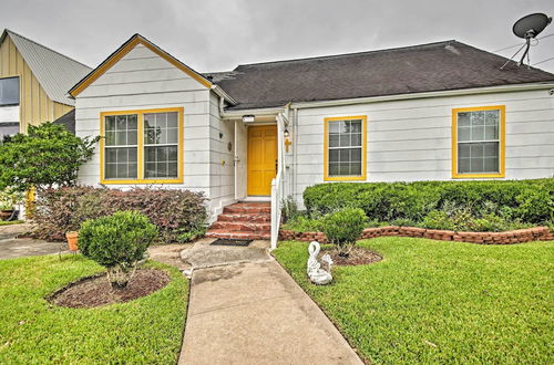 Photo 3 - Modern Houston Home < 4 Miles to Houston Zoo