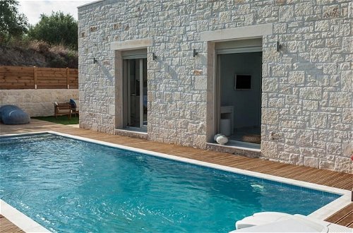 Foto 26 - Villa Vera - With Private Heated Pool Jacuzzi