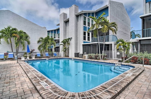 Foto 6 - Elegant FL Condo w/ Pool: Walk to Madeira Beach