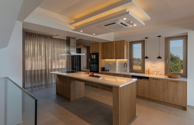 Villa Onyx - With Private Heated Pool - Photo 9
