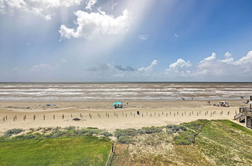 Photo 32 - Villa Azul Galveston Home: Modern & Beachfront