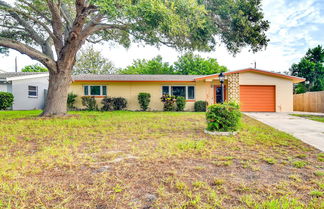 Foto 1 - Sunny Seminole Retreat w/ Patio, Near Beaches