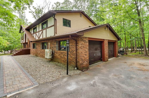 Photo 6 - 'poconos Family Getaway' w/ Game Room & Hot Tub