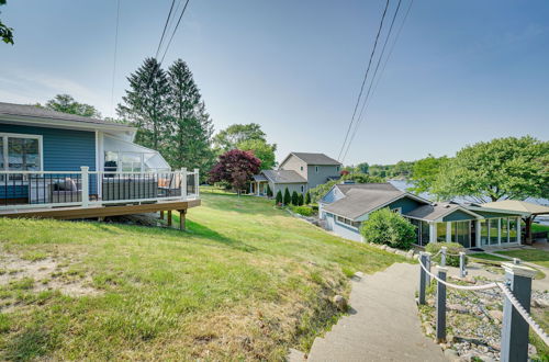 Photo 15 - Vintage Susin Lake Cottage w/ Deck & Hot Tub