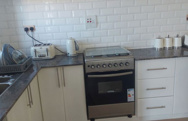 2-bed Apartment Sleeps 4 - Balcony - Pets Welcome - Foto 8