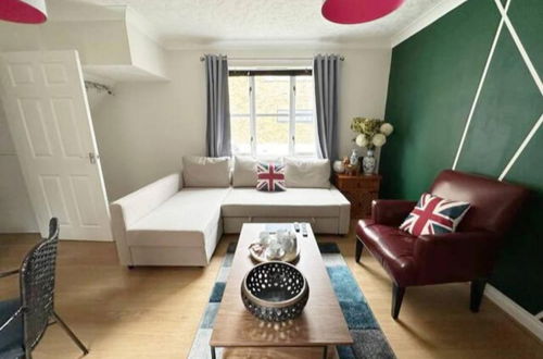 Photo 13 - Inviting 2-bed Apartment in London