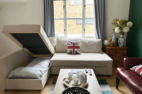 Photo 15 - Inviting 2-bed Apartment in London