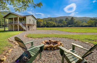 Foto 1 - Peaceful Purlear Vacation Rental w/ Creek Access