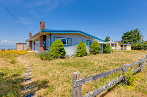 Foto 3 - Point Roberts Cottage w/ Ocean Views + Hot Tub