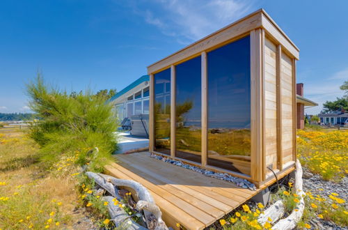 Photo 11 - Point Roberts Cottage w/ Ocean Views + Hot Tub