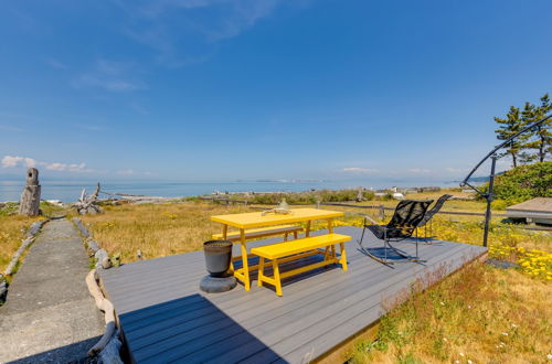 Foto 2 - Point Roberts Cottage w/ Ocean Views + Hot Tub