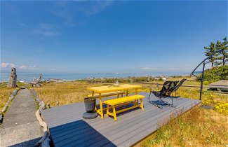 Foto 2 - Point Roberts Cottage w/ Ocean Views + Hot Tub