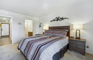 Foto 2 - Tahoe City Vacation Rental w/ Pool Access + Views