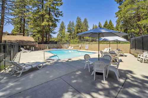 Foto 4 - Tahoe City Vacation Rental w/ Pool Access + Views