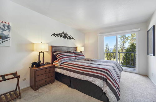 Foto 15 - Tahoe City Vacation Rental w/ Pool Access + Views