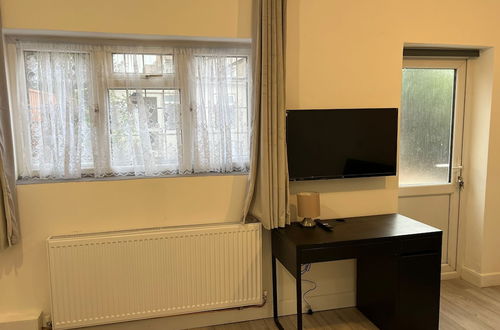 Photo 12 - Remarkable 2-bed Apartment in Ilford, London