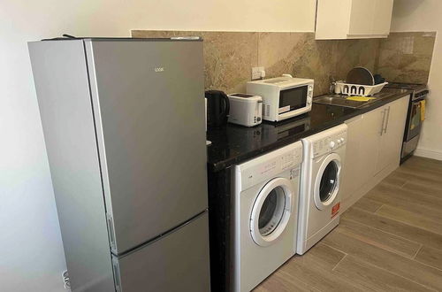 Photo 14 - Remarkable 2-bed Apartment in Ilford, London